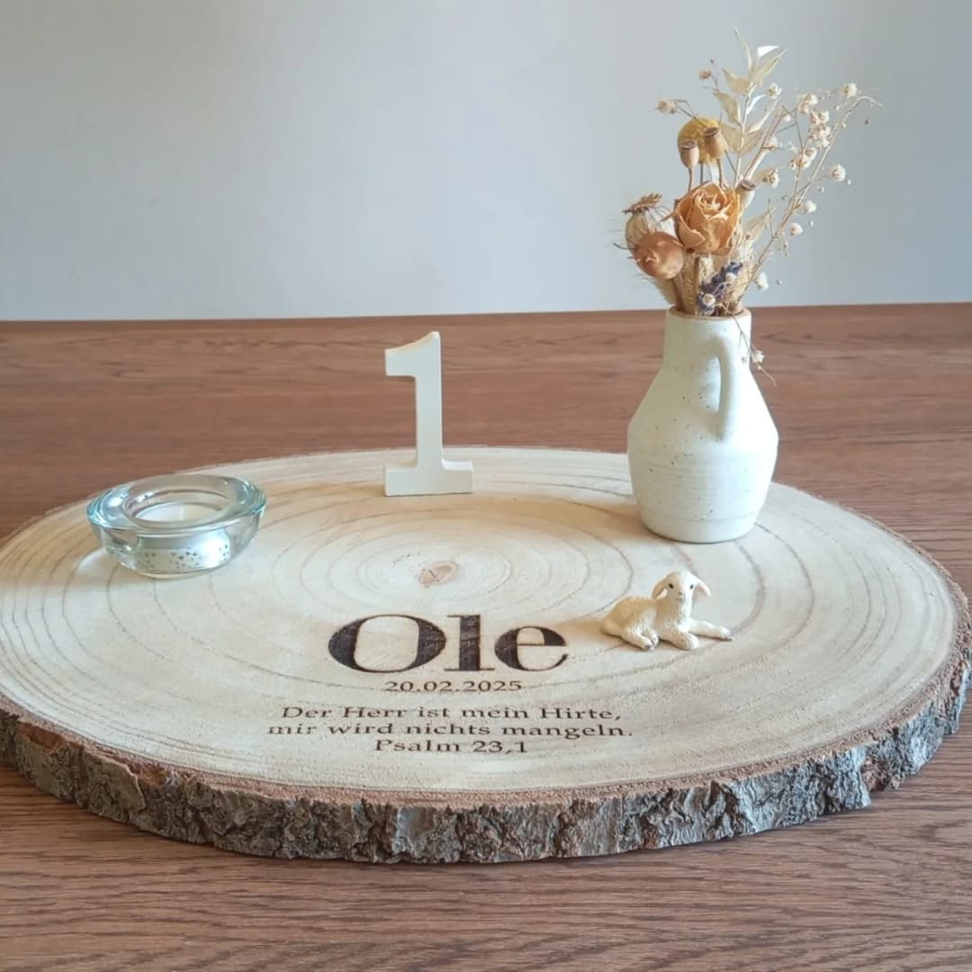 Personalisierter Geburtstagsteller aus Holz mit Lasergravur