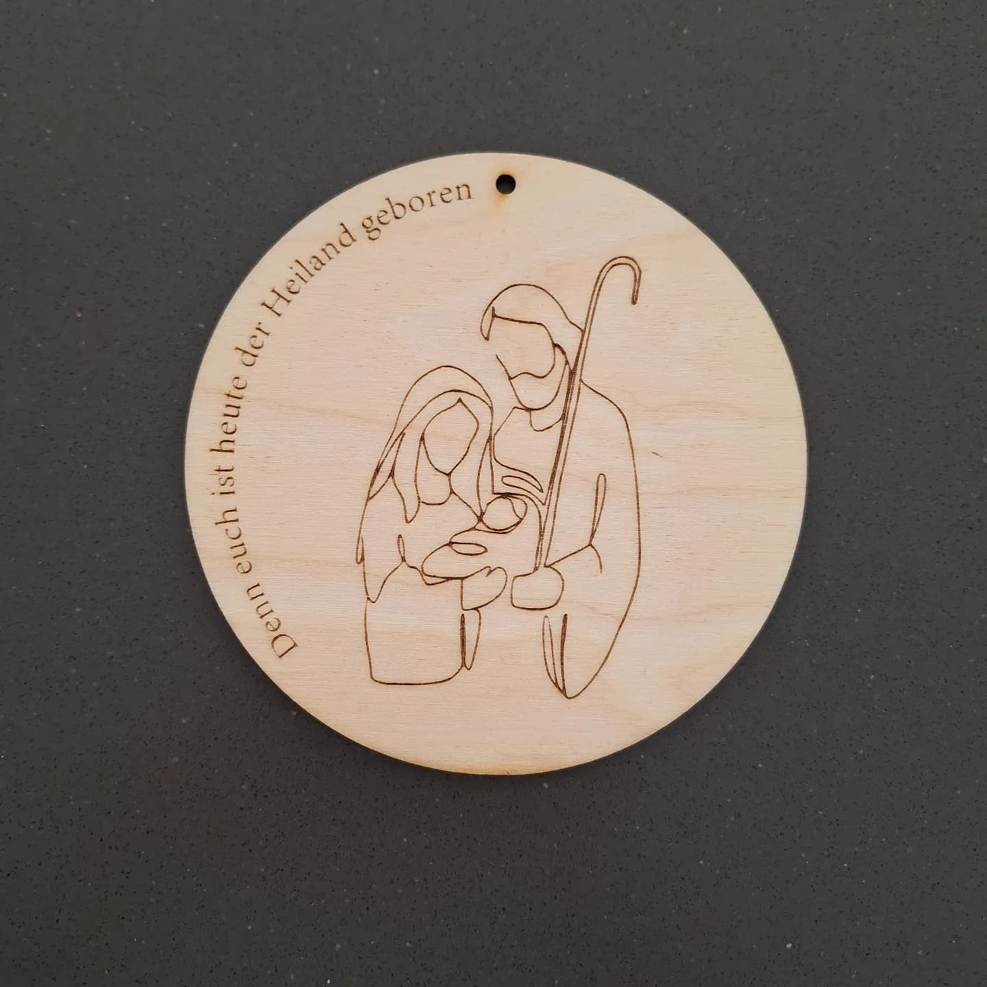 Holzscheibe mit Krippe