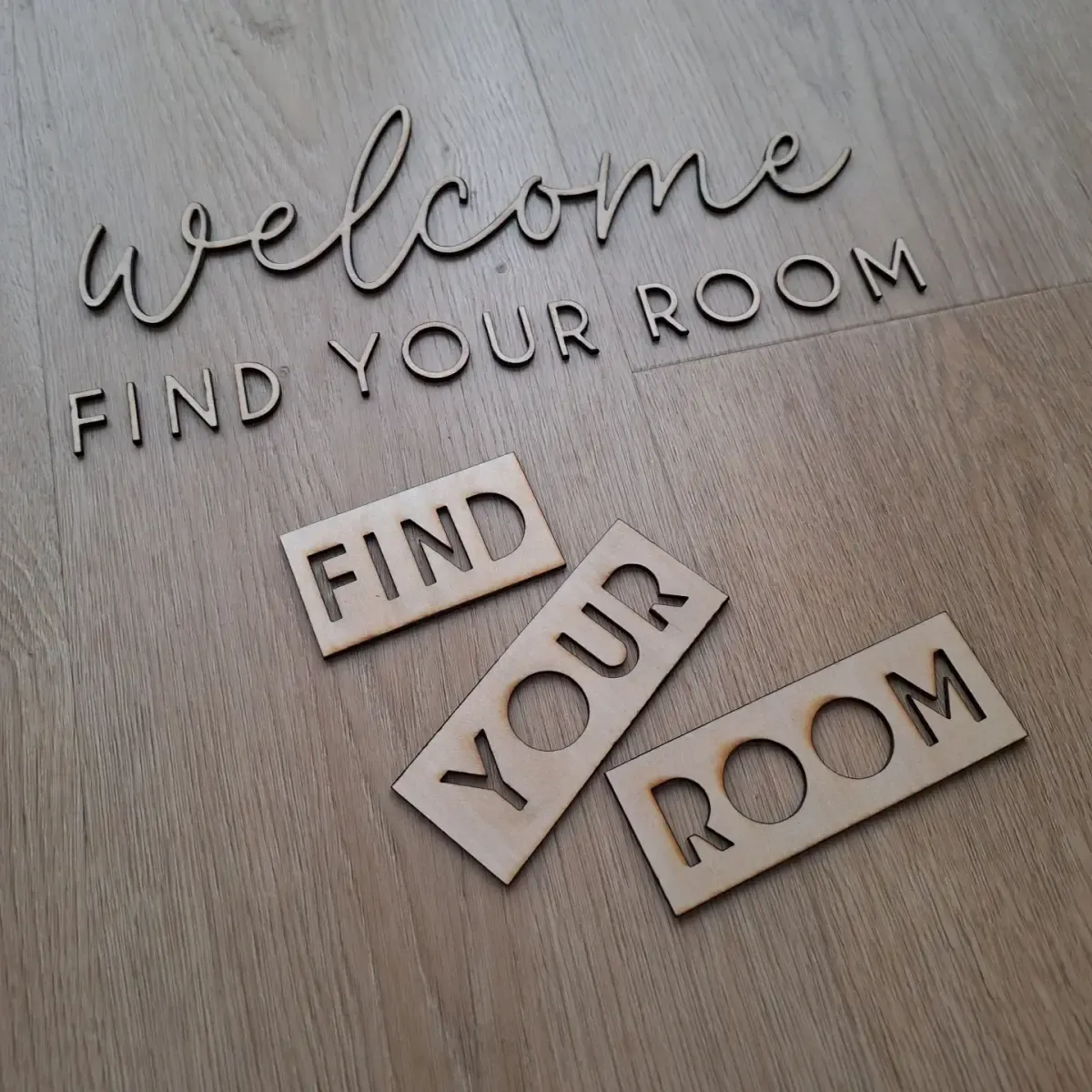 Schriftzug welcome find your room